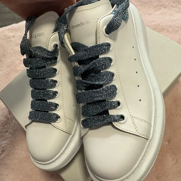 Authentic Alexander McQueen women's sneakers in size 9 Limited Edition 🩵 - Picture 10 of 10